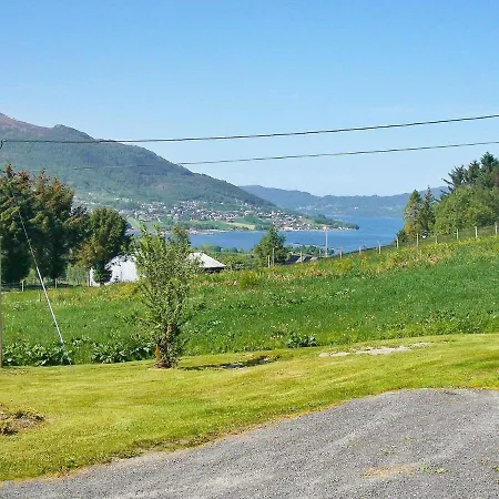 Vakantiehuis Four-bedroom Holiday In Eide Eide (More og Romsdal)
