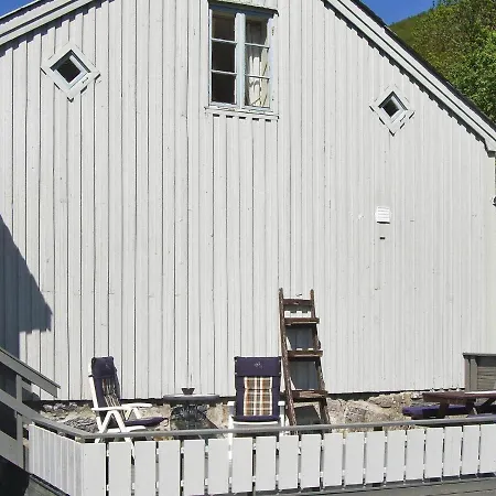 Four-bedroom Holiday In Eide *