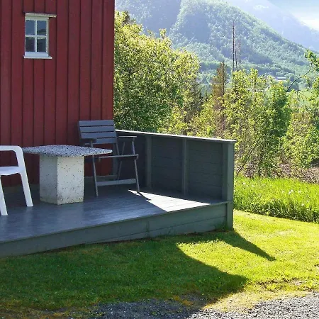 Four-bedroom Holiday In Eide Vakantiehuis