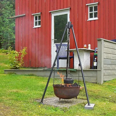 Vakantiehuis Four-bedroom Holiday In Eide